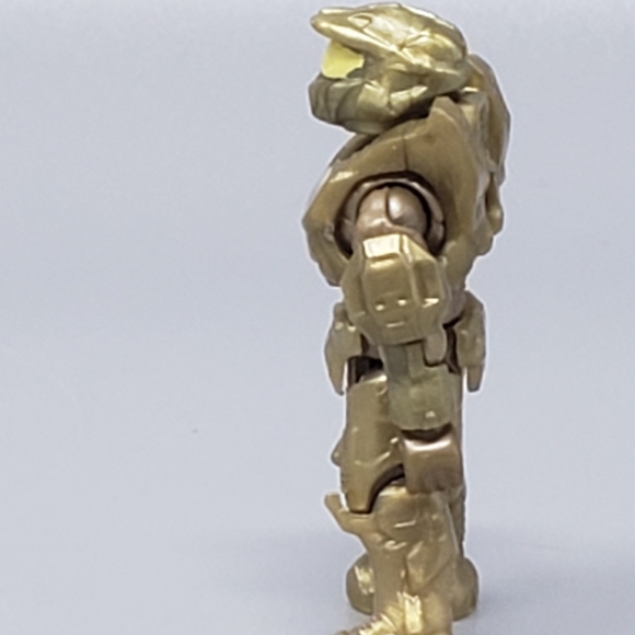 Mega Construx Halo Gold Master Chief Mini-Action Figure - Picture 4 of 8
